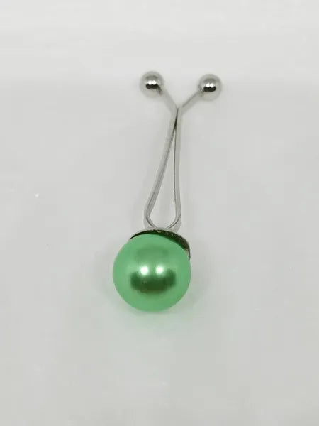Green pearl hijab pull pin used to secure scarves and hijabs, elegant modest fashion accessory with decorative pearl bead.